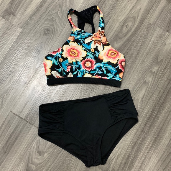 Bikini top body glove bottom ardene full coverage - Picture 1 of 5